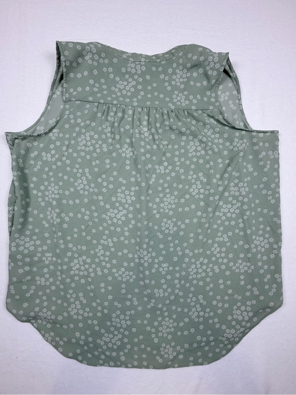 Vince Camuto Sage Green Floral Daisy V-Neck Sleeveless Blouse Top Size 2X - Picture 7 of 7